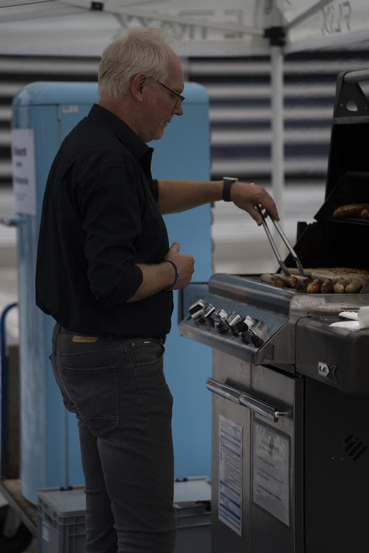 Die Veranstaltung findet am Freitag, den 03.07.2026, um 16:00 Uhr, auf dem Campus der Hochschule Düsseldorf statt. Eingeladen sind Angehörige, Familien und Freunde sowie Mitarbeiter*innen und Alumni, um diesen bedeutenden Anlass gemeinsam zu feiern.